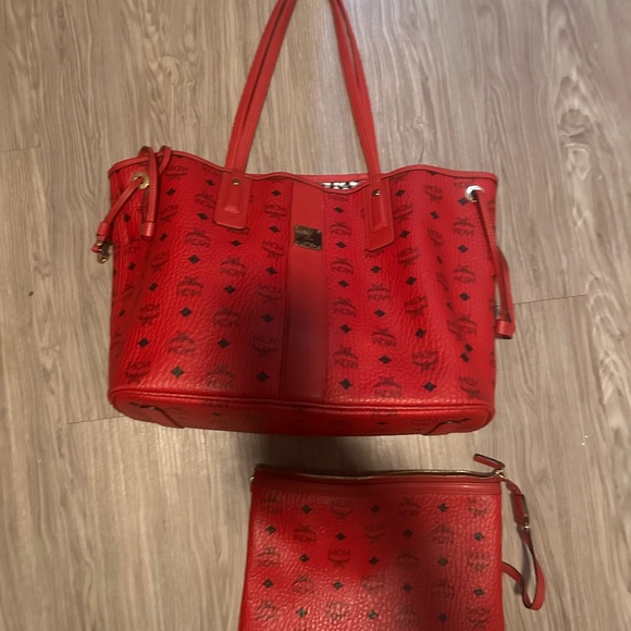 MCM Reversible Liz Shopper Visetos Large Ruby Red - Picture 1 of 5